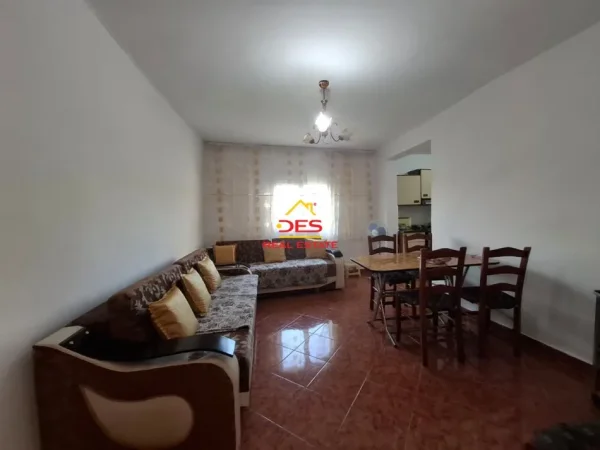 Vlore, shitet shtepi 1+1+Ballkon Kati 0, 70 m² 100.000 € (Rruga Mis Durhan)