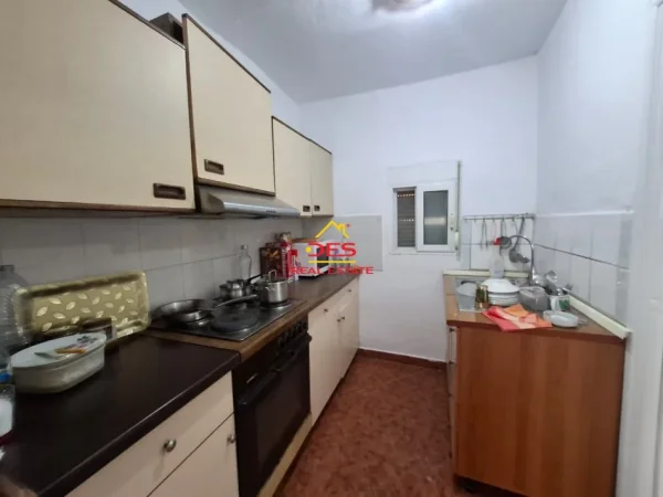 Vlore, shitet shtepi 1+1+Ballkon Kati 0, 70 m² 100.000 € (Rruga Mis Durhan)