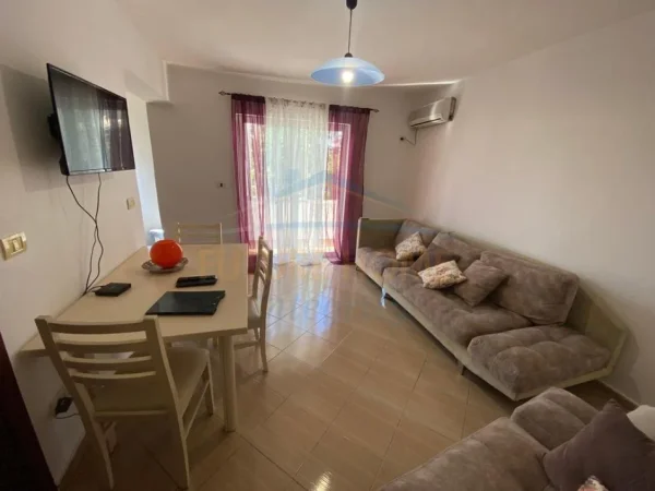 Tirane, jepet me qera apartament 1+1+Ballkon Kati 4, 70 m² 500 € (21 dhjetori)