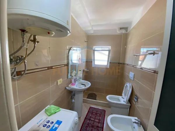 Tirane, jepet me qera apartament 1+1+Ballkon Kati 4, 70 m² 500 € (21 dhjetori)