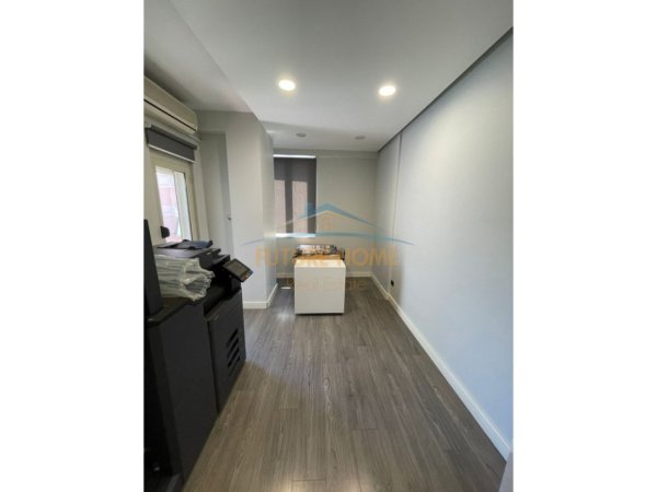 Tirane, jepet me qera ambjent biznesi Kati 4, 70 m² 700 € (Rruga Sami Frasheri)