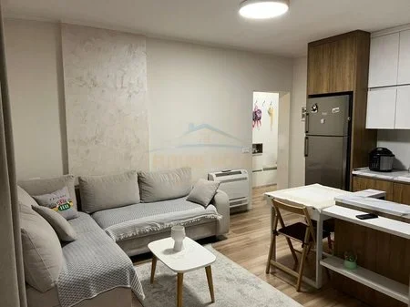Tirane, shitet apartament 1+1 Kati 4, 60 m² 165.000 € (Rruga e Kavajes)