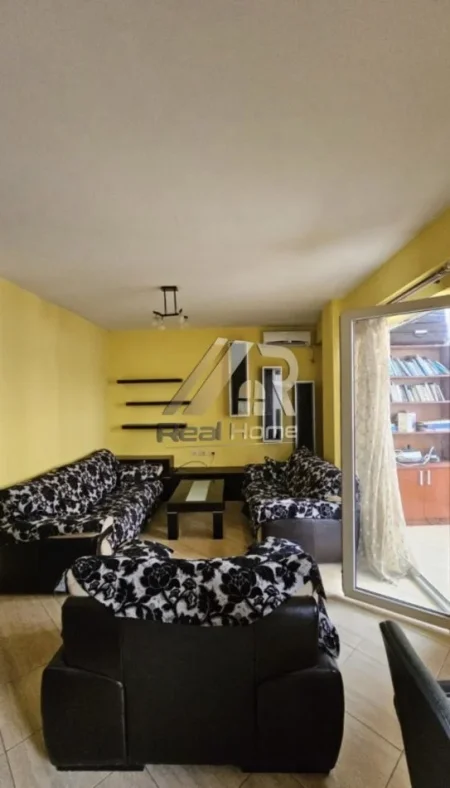 Tirane, jepet me qera apartament 1+1+Ballkon Kati 5, 105 m² 450 € (rruga Jordan Misja)