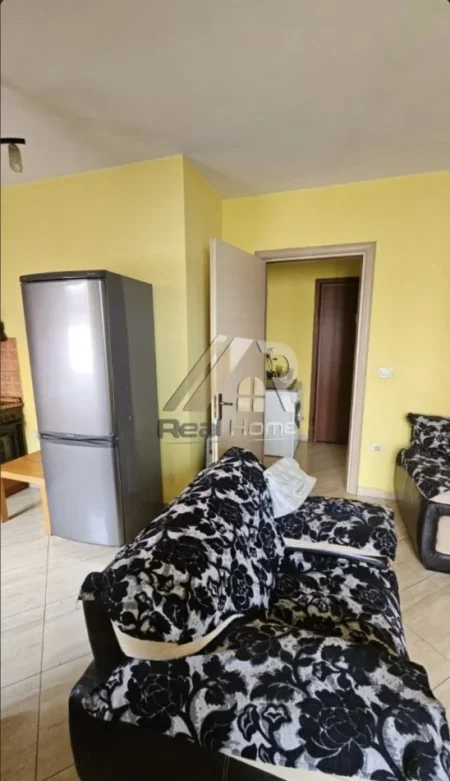 Tirane, jepet me qera apartament 1+1+Ballkon Kati 5, 105 m² 450 € (rruga Jordan Misja)