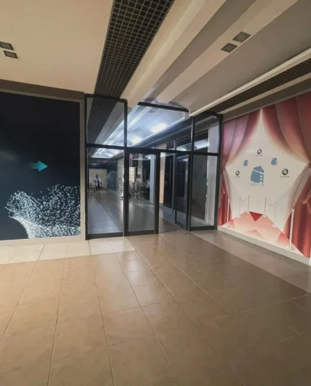 Tirane, jepet me qera ambjent biznesi Kati 2, 1.000 m² 10.000 € (Ish profarma)