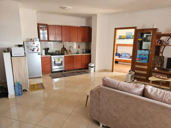 Tirane, jepet me qera apartament 2+1+Ballkon Kati 9, 111 m² 650 € (Rruga e Barrikadave)