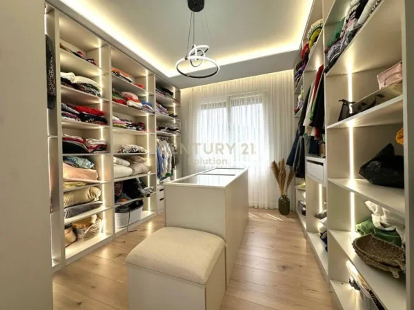 Tirane, shitet apartament 3+1 Kati 2, 152 m² 365.000 € 