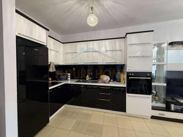 Tirane, jepet me qera apartament 2+1+Ballkon Kati 6, 68 m² 450 € (Yzberisht)