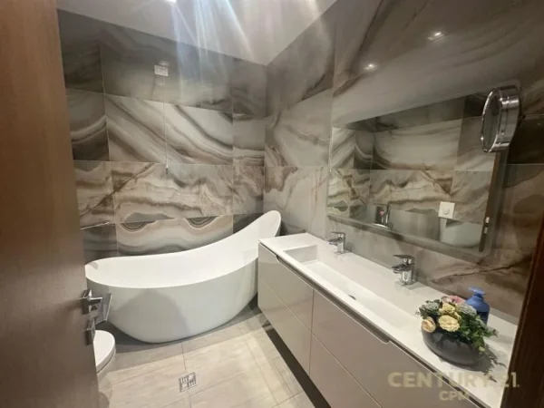 Tirane, jepet me qera apartament 2+1 Kati 3, 124 m² 1.800 € 