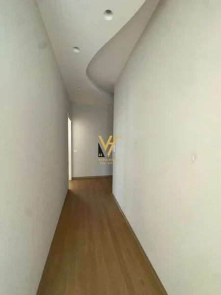 Tirane, jepet me qera ambjent biznesi Kati 4, 100 m² 1.000 € (KIKA 2, KOMUNA E PARISIT)