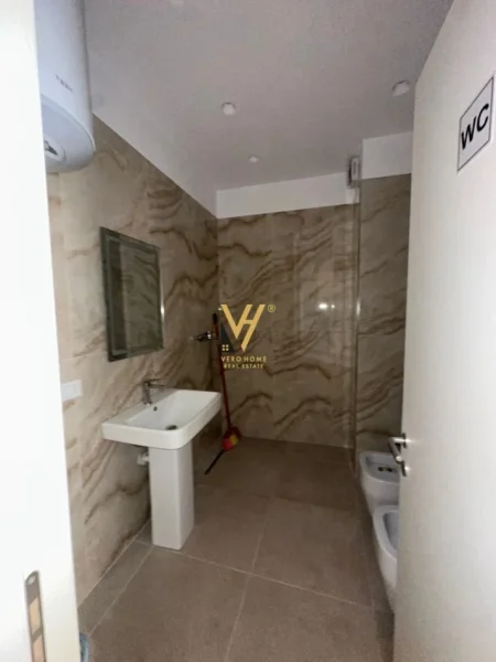 Tirane, jepet me qera ambjent biznesi Kati 4, 100 m² 1.000 € (KIKA 2, KOMUNA E PARISIT)