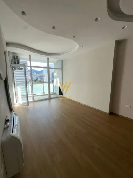 Tirane, jepet me qera ambjent biznesi Kati 4, 100 m² 1.000 € (KIKA 2, KOMUNA E PARISIT)