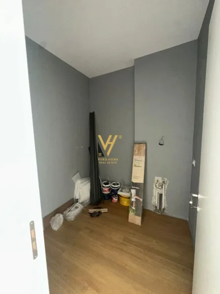 Tirane, jepet me qera ambjent biznesi Kati 4, 100 m² 1.000 € (KIKA 2, KOMUNA E PARISIT)