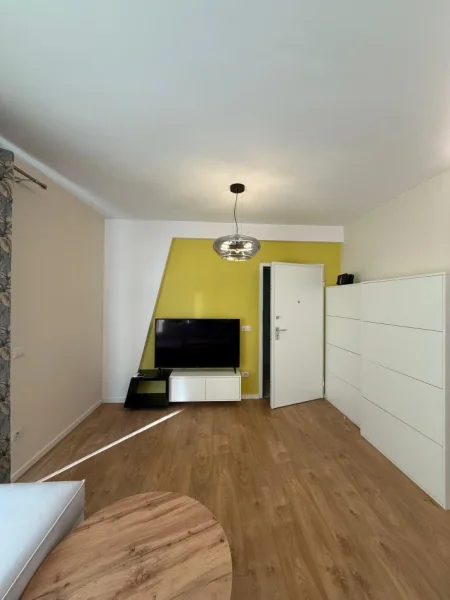 Tirane, jepet me qera apartament 1+1+Aneks+Ballkon Kati 4, 85 m² 750 € (Rruga Barrikadave)