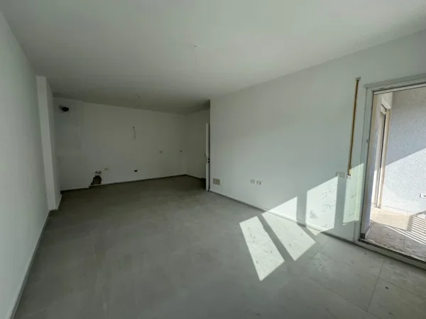 Tirane, jepet me qera apartament 1+1 Kati 3, 73 m² 
