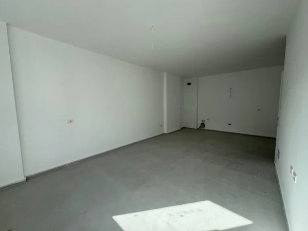 Tirane, jepet me qera apartament 1+1 Kati 3, 73 m² 