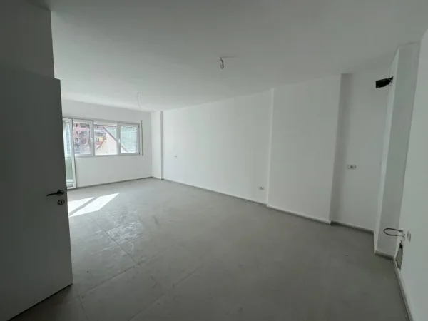 Tirane, jepet me qera apartament 1+1 Kati 3, 73 m² 