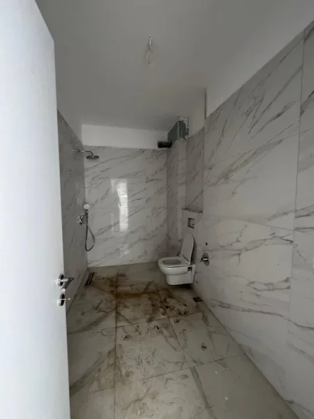 Tirane, jepet me qera apartament 1+1 Kati 3, 73 m² 