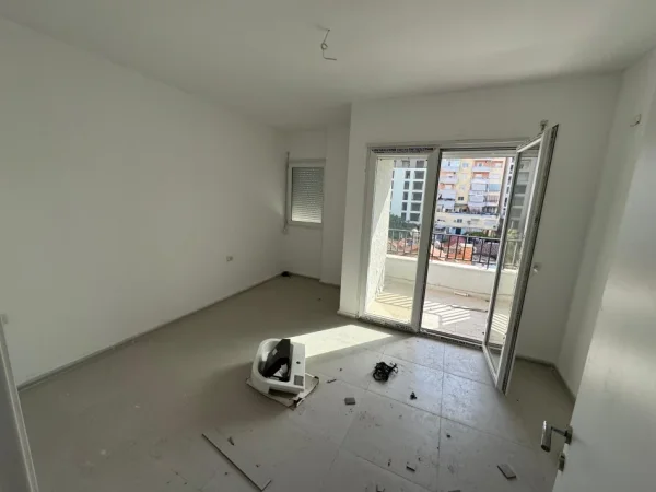 Tirane, jepet me qera apartament 1+1 Kati 3, 73 m² 