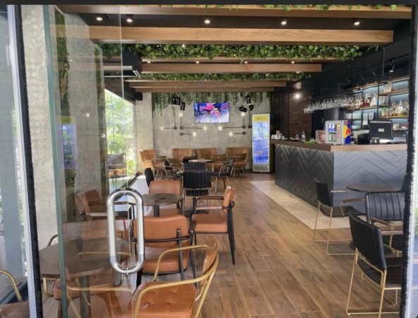Tirane, jepet me qera lokal Kati 1, 210 m² 650 € (Fresku)