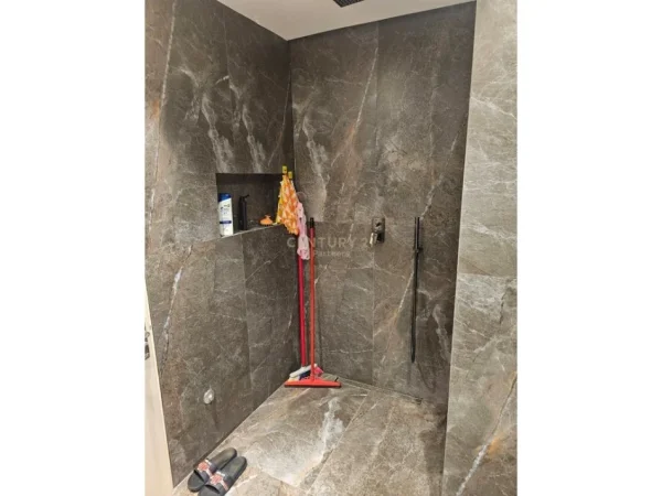 Tirane, jepet me qera apartament 2+1 Kati 5, 100 m² 650 €