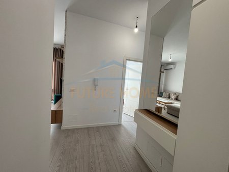 Tirane, jepet me qera apartament 2+1+2+Ballkon Kati 3, 93 m² 700 € (5 Maji)