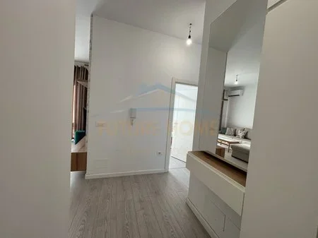 Tirane, jepet me qera apartament 2+1+2+Ballkon Kati 3, 93 m² 700 € (5 Maji)
