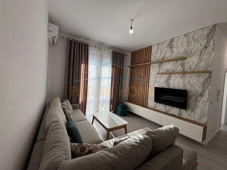 Tirane, jepet me qera apartament 2+1+2+Ballkon Kati 3, 93 m² 700 € (5 Maji)