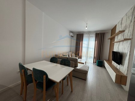 Tirane, jepet me qera apartament 2+1+2+Ballkon Kati 3, 93 m² 700 € (5 Maji)