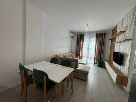 Tirane, jepet me qera apartament 2+1+2+Ballkon Kati 3, 93 m² 700 € (5 Maji)