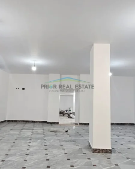 Tirane, jepet me qera ambjent biznesi Kati -1, 200 m² 300.000 ALL (Rruga Sami Frasheri)
