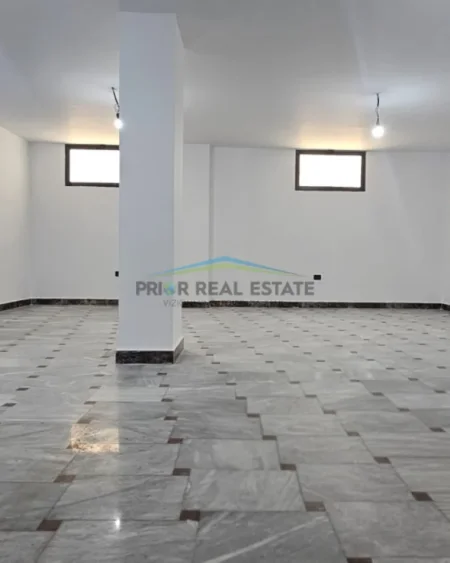 Tirane, jepet me qera ambjent biznesi Kati -1, 200 m² 300.000 ALL (Rruga Sami Frasheri)