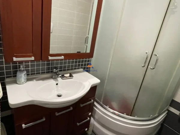 Tirane, jepet me qera apartament 2+1 , 100 m² 1.000 € (Air Albania)