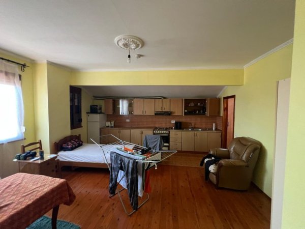 Tirane, jepet me qera apartament 2+1+Ballkon Kati 4, 100 m² 400 € (PORCELAN)