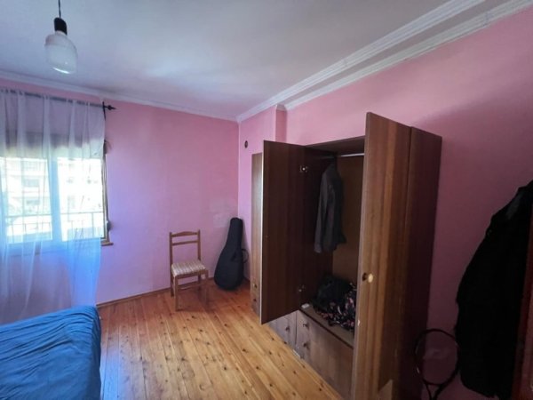 Tirane, jepet me qera apartament 2+1+Ballkon Kati 4, 100 m² 400 € (PORCELAN)