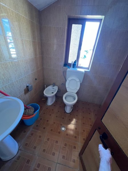 Tirane, jepet me qera apartament 2+1+Ballkon Kati 4, 100 m² 400 € (PORCELAN)