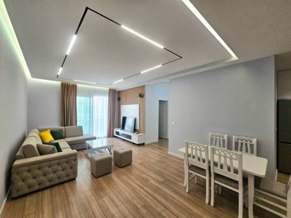 Tirane, jepet me qera apartament 2+1+Ballkon Kati 5, 100 m² 800 € (Ish Fusha e Aviacionit)