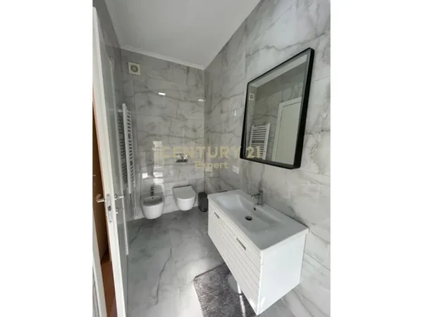 Tirane, jepet me qera apartament 2+1 Kati 2, 110 m² 1.300 € 