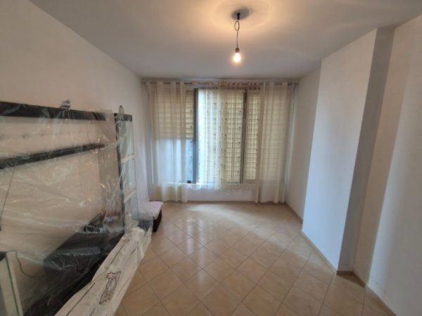 Tirane, jepet me qera apartament 1+1 Kati 2, 65 m² 450 € (yzberisht)