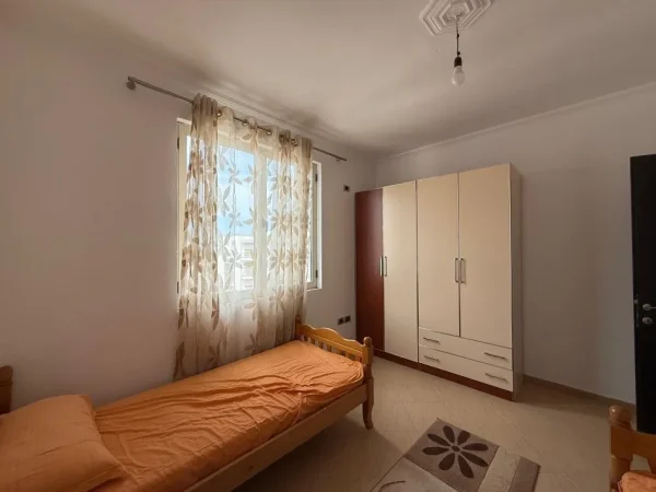 Tirane, jepet me qera apartament 2+1 Kati 5, 110 m² 420 € 