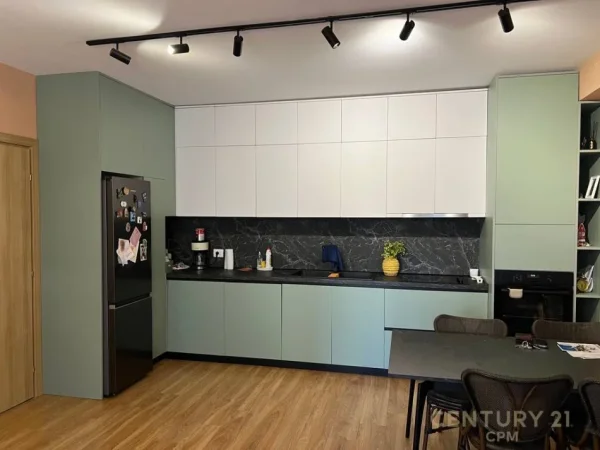 Tirane, jepet me qera apartament 2+1 Kati 5, 105 m² 1.500 € (Rr.e Barrikadave)