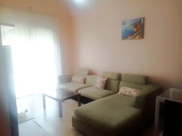 Tirane, jepet me qera apartament 2+1+Ballkon Kati 2, 71 m² 500 € (Rruga Kodra e Diellit)