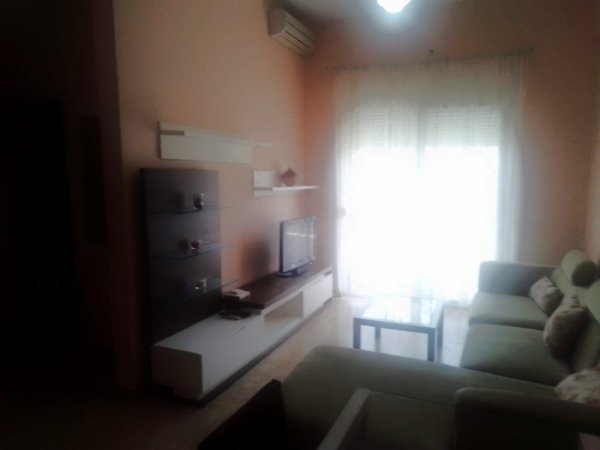 Tirane, jepet me qera apartament 2+1+Ballkon Kati 2, 71 m² 500 € (Rruga Kodra e Diellit)