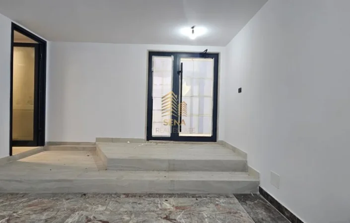 Tirane, jepet me qera ambjent biznesi Kati 0, 200 m² 3000 € (Bllok, Rruga Sami Frasheri)
