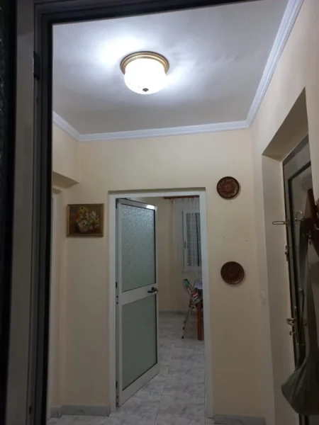 Tirane, jepet me qera apartament 2+1 Kati 2, 59 m² 600 € (Rruga e kavajes)