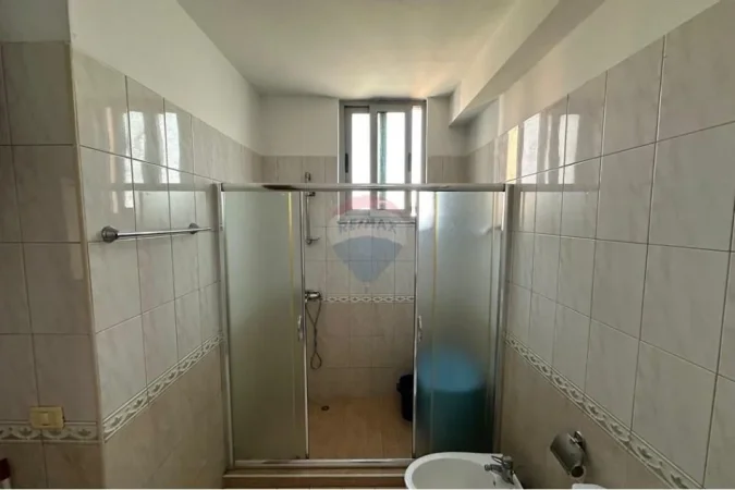 Tirane, shitet apartament 2+1+Ballkon , 100 m² 200.000 € 