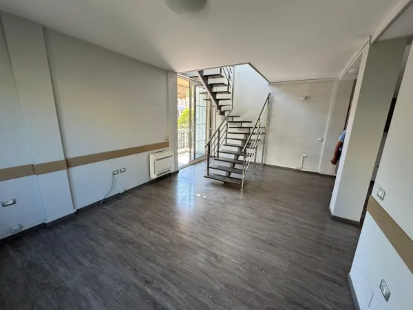 Tirane, jepet me qera ambjent biznesi Kati 1, 120 m² 1.200 € (Rruga e kavajes)