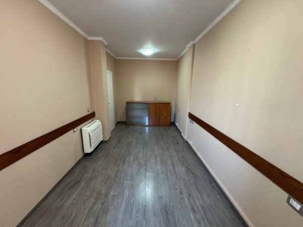 Tirane, jepet me qera ambjent biznesi Kati 1, 120 m² 1.200 € (Rruga e kavajes)