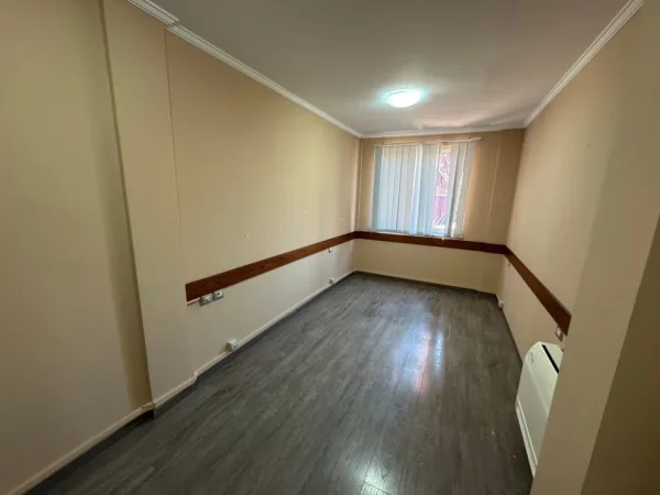 Tirane, jepet me qera ambjent biznesi Kati 1, 120 m² 1.200 € (Rruga e kavajes)