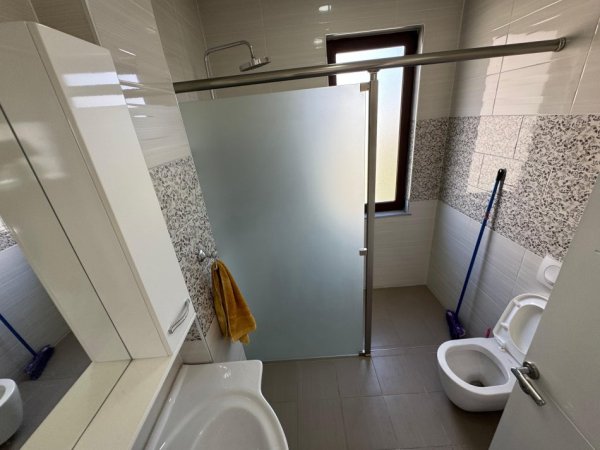 Tirane, jepet me qera ambjent biznesi Kati 1, 120 m² 1.200 € (Rruga e kavajes)